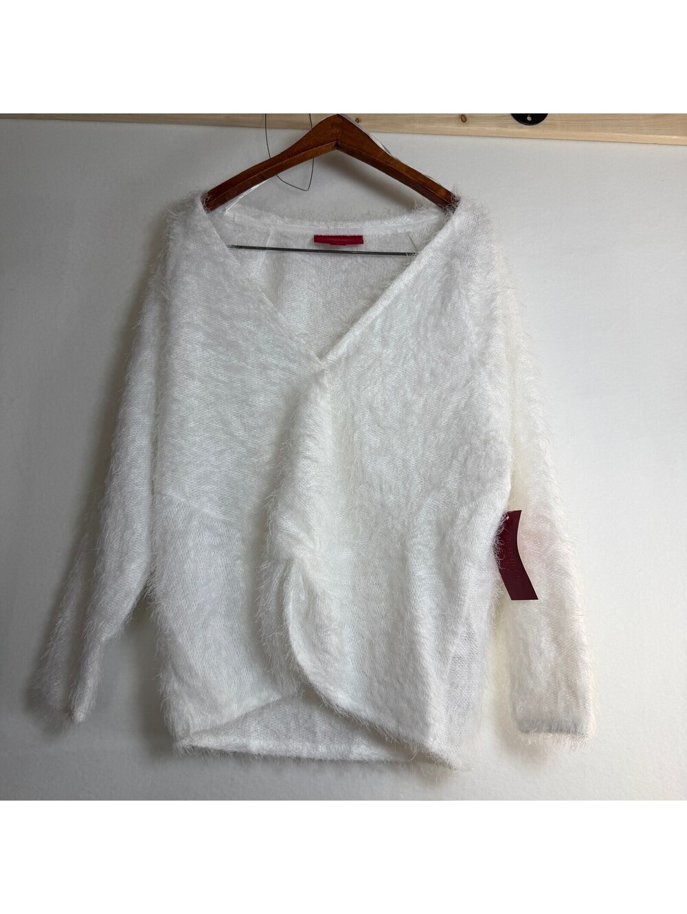 NWT Jennifer Lopez Women's White Fuzzy Twist Front Sweater Size XS B-6